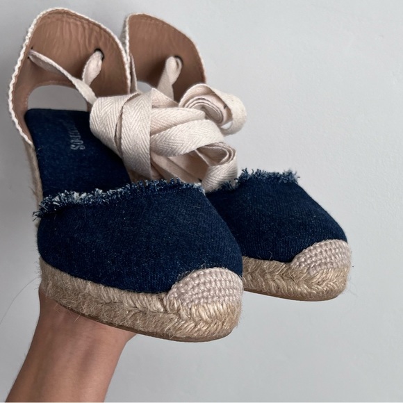 Stylish Navy and Beige Espadrille Wedges - Picture 3 of 8